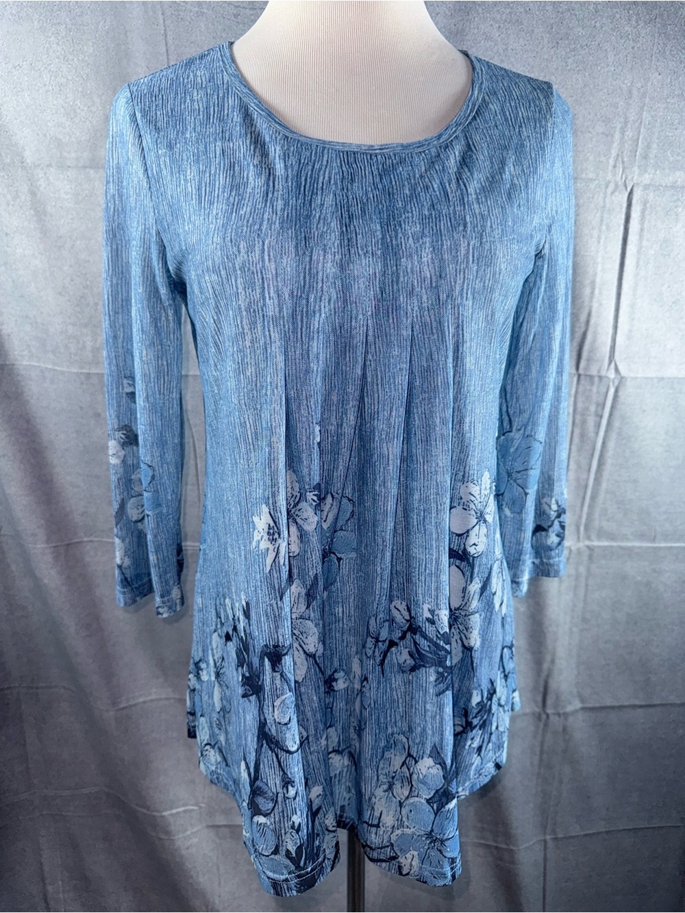 2522-Blue Floral Scoop-Neck Tunic with Long Sleeves